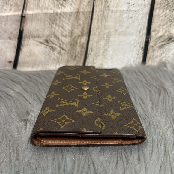 LOUIS VUITTON - International Long Wallet - Picture 4 of 13